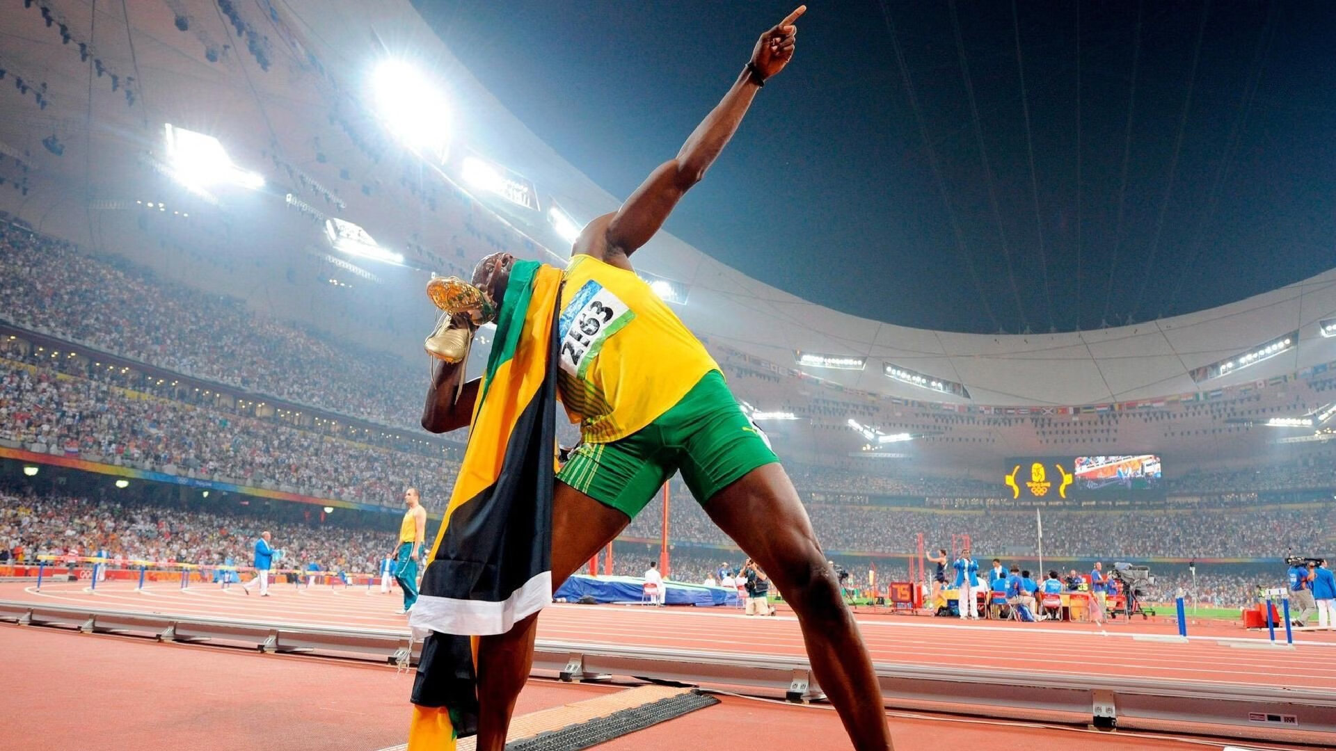 穆古鲁扎迎来七赛季高光表现，快船球迷沸腾！