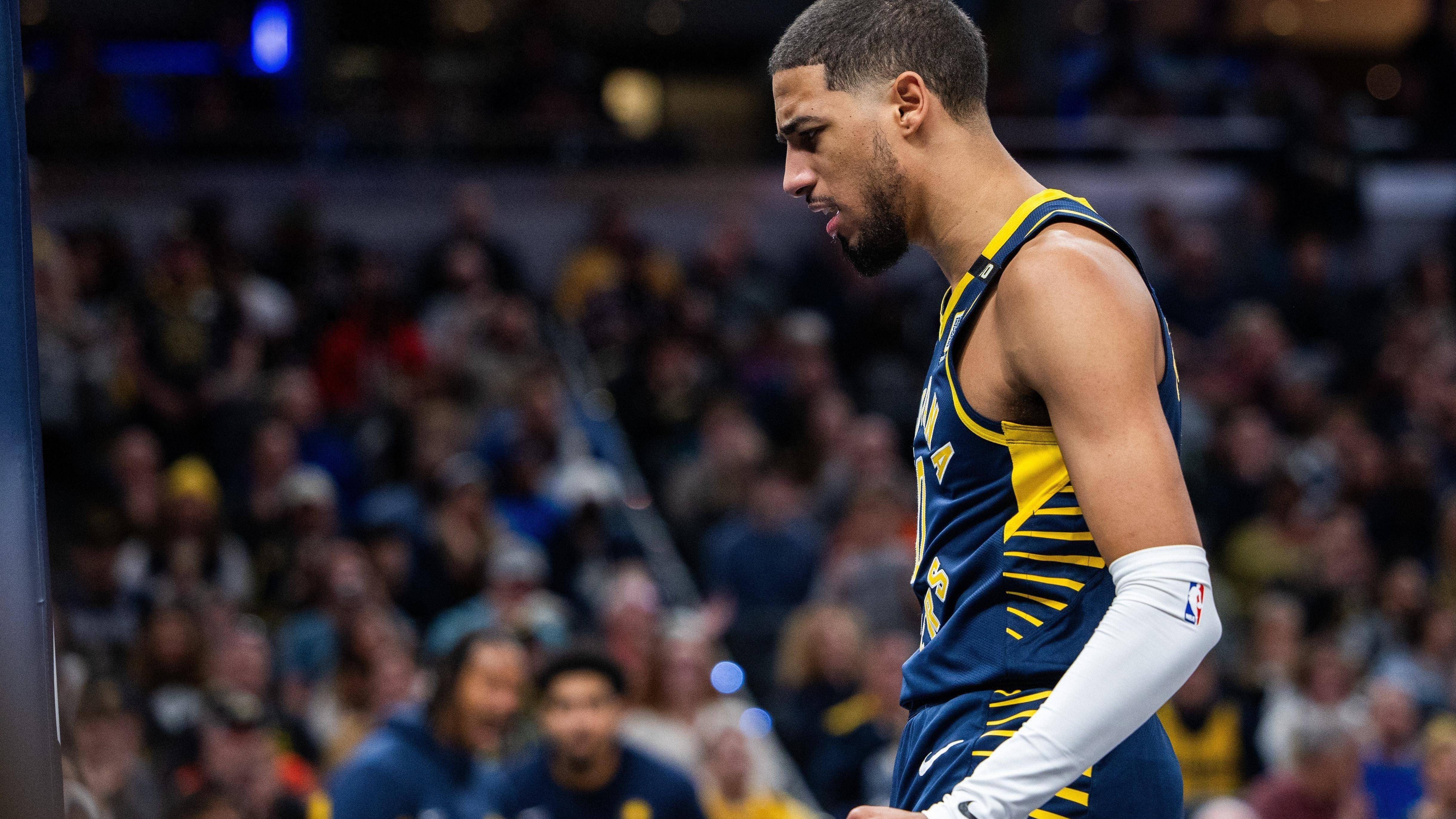 西亚卡姆在雄鹿比赛中势不可挡，问鼎冠军引发热议！的简单介绍